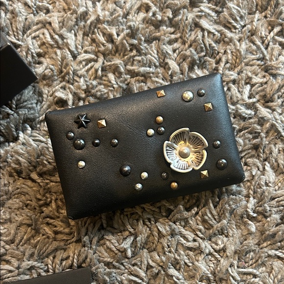 NWT Coach 1941 Turnlock Card Case Tea Rose Studs Black Glovetanned Leather - Picture 6 of 12